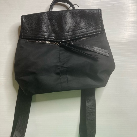 NWT Botkier New York Trigger Backpack Black - Picture 1 of 2
